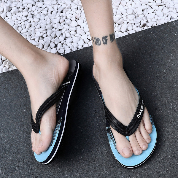 Ανδρικέςπαντόφλες σε τρία χρώματα με επιγραφές