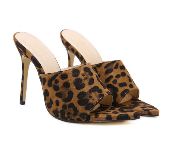 Μοντέρνα γυναικείες παντόφλες με  ψηλά τακούνια και εκτύπωση ζώων