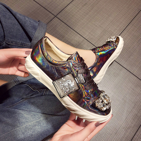 Modern női tornacipő kövekkel több színben