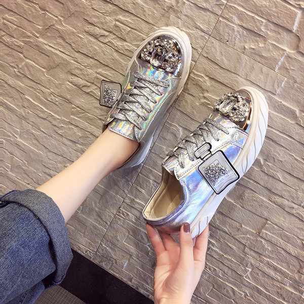 Modern női tornacipő kövekkel több színben