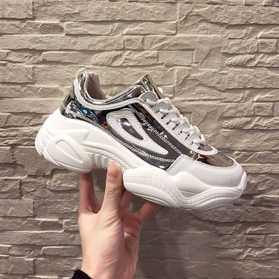 Alkalmi női tornacipő magas talppal, két színben