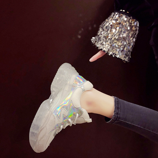 Sport és alkalmi női tornacipő átlátszó talppal, fehér és szürke színben