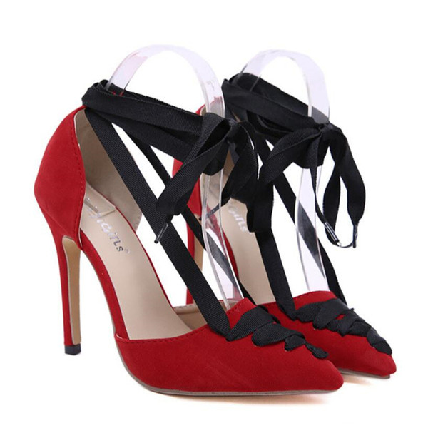Κομψά γυναικεία παπούτσια με ψηλό τακούνι και με κορδόνια σε κόκκινο χρώμα