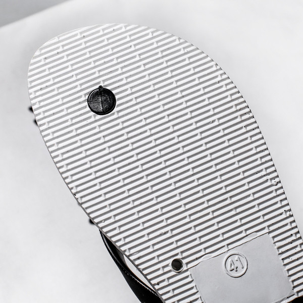 Casual ανδρικέςπαντόφλες σε δύο χρώματα με επιγραφή