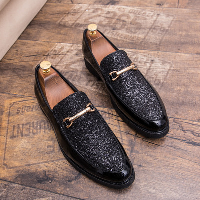 Modern férfi mokaszinok fényes elemekkel több színben