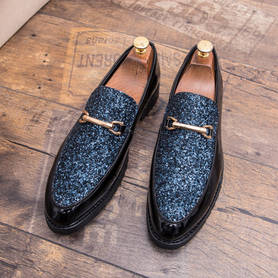 Modern férfi mokaszinok fényes elemekkel több színben