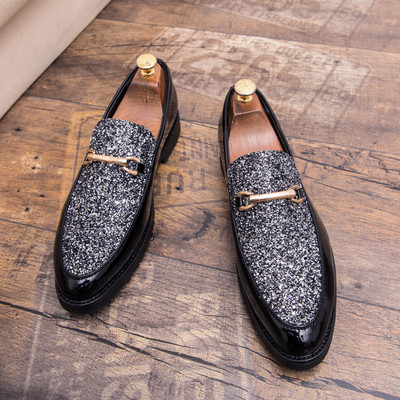 Modern férfi mokaszinok fényes elemekkel több színben