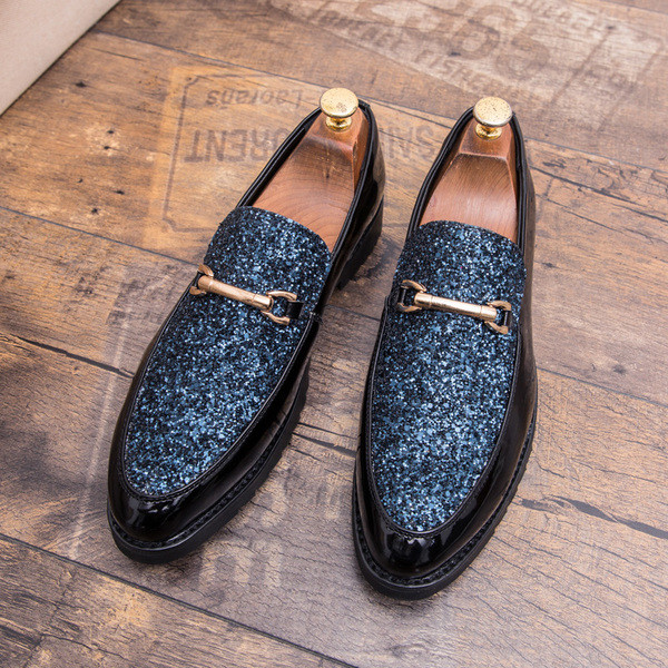 Modern férfi mokaszinok fényes elemekkel több színben