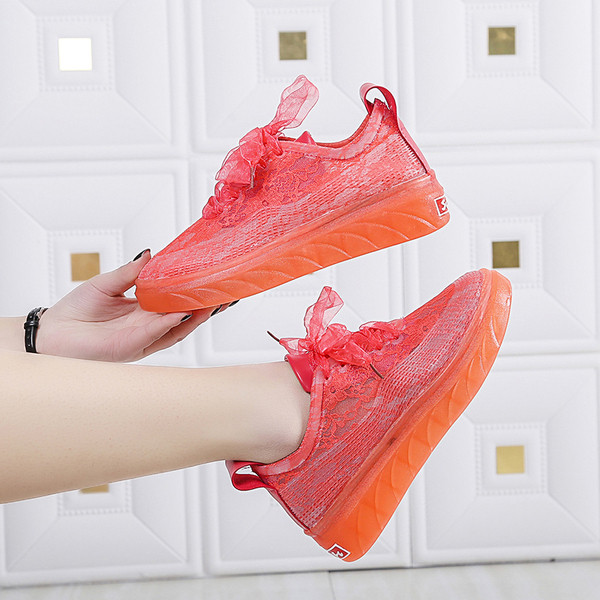 Νέα μοντέλα γυναικεία αθλητικά παπούτσια με δαντέλα σε κίτρινο, λευκό και κόκκινο χρώμα 