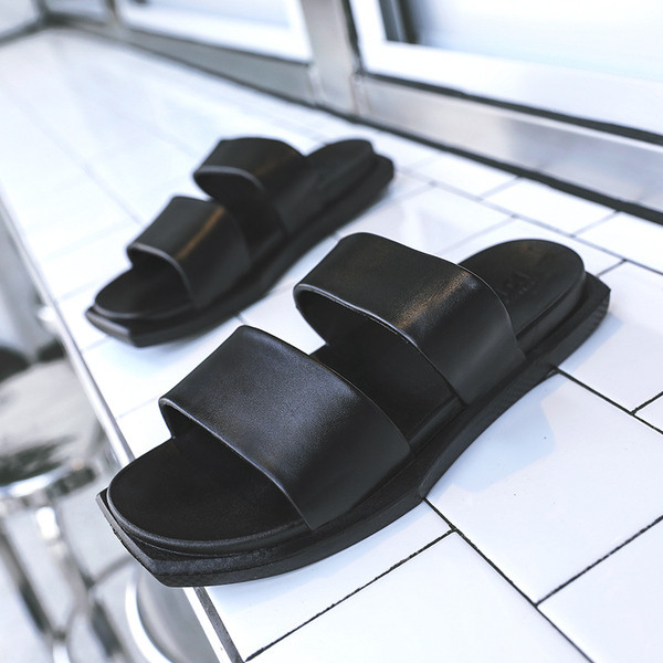 Ανδρικές παντόφλες σε λευκό και μαύρο χρώμα