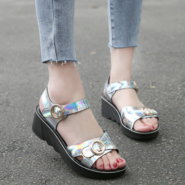 ÚJ kényelmes női szandál 4 cm-es talppal, két színben