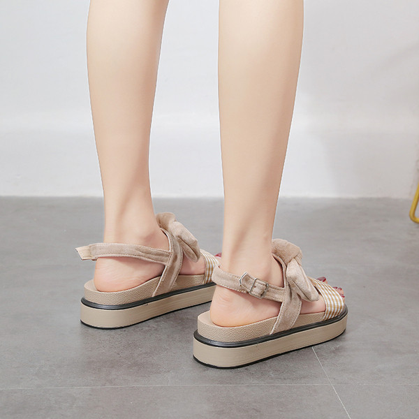 Aktuális női szandál öko velúrból két színben szalaggal