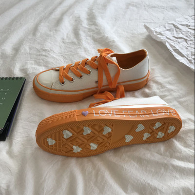 Καθημερινά γυναικεία πάνινα παπούτσια με επιγραφή στη σόλα σε διάφορα χρώματα