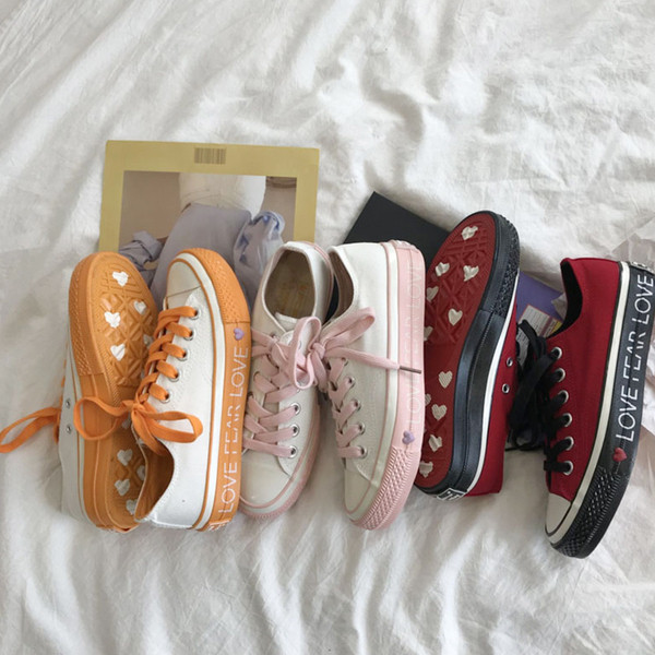 Καθημερινά γυναικεία πάνινα παπούτσια με επιγραφή στη σόλα σε διάφορα χρώματα