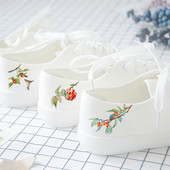 Γυναικεία αθλητικά παπούτσια σε λευκό χρώμα με διάφορες εφαρμογές