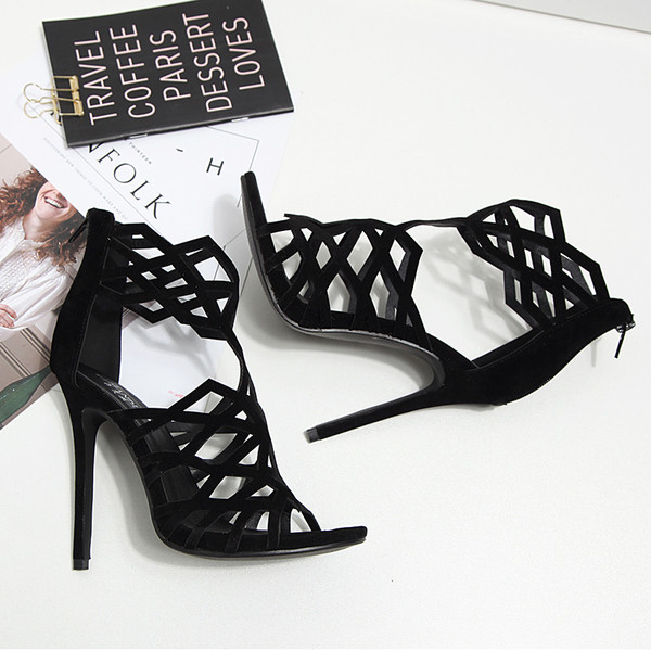 Κομψά γυναικεία σανδάλια με ψηλά τακούνια και φερμουάρ σε μαύρο χρώμα