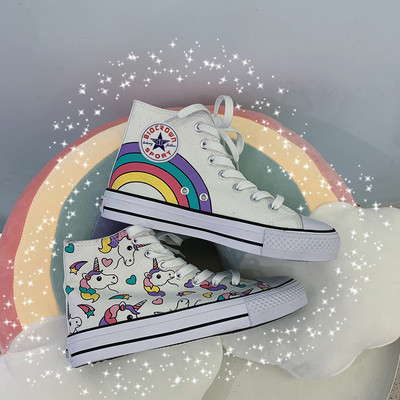 Modern női tornacipő fehér és fekete mintával - két modell