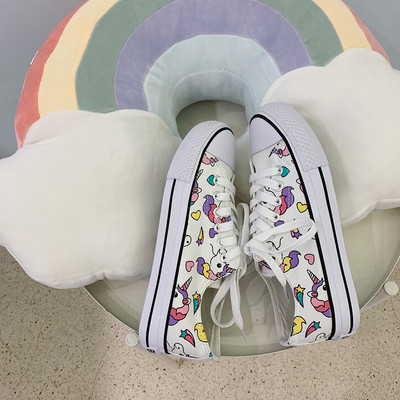 Modern női tornacipő fehér és fekete mintával - két modell