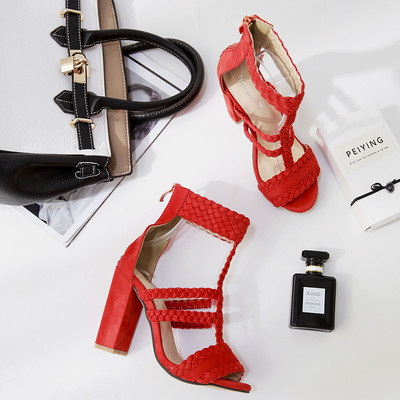 Stílusos női magassarkú szandál két színben, cipzárral