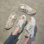 Aktuális női tornacipő fehér színben, mintával - két modell