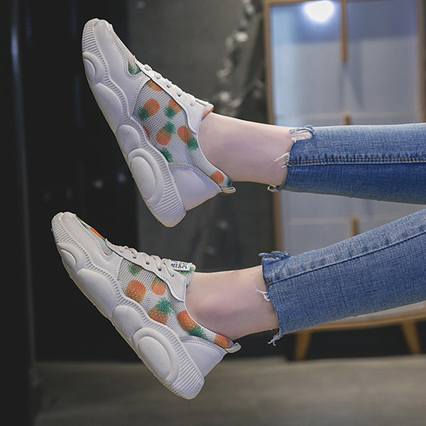 Aktuális női tornacipő fehér színben, mintával - két modell