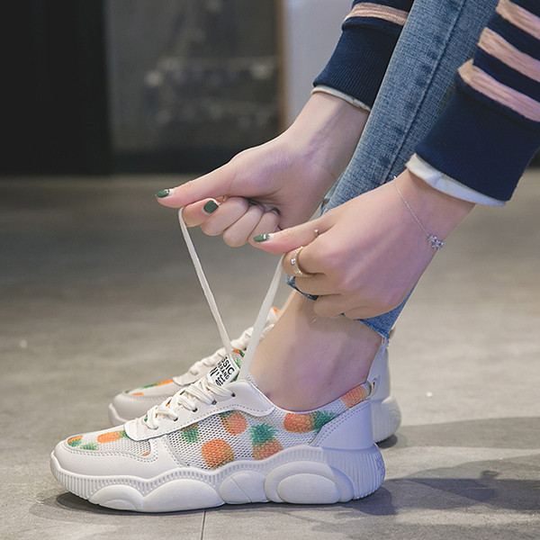 Aktuális női tornacipő fehér színben, mintával - két modell