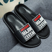 Modern férfi papucs három színben felirattal