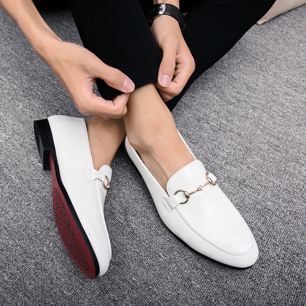 Ανδρικά λουστρίν μοκασίνια σε λευκό χρώμα με μεταλλικά στοιχεία