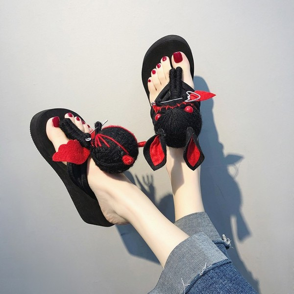 Model nou de papuci de damă în element 3D în culoarea neagră