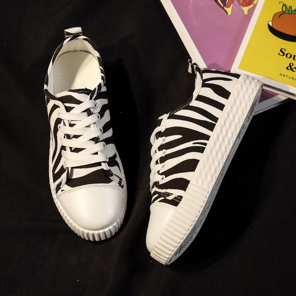 Ανδρικά αθλητικά πάνινα παπούτσια σε μαύρο και άσπρο χρώμα - δύο μοντέλα