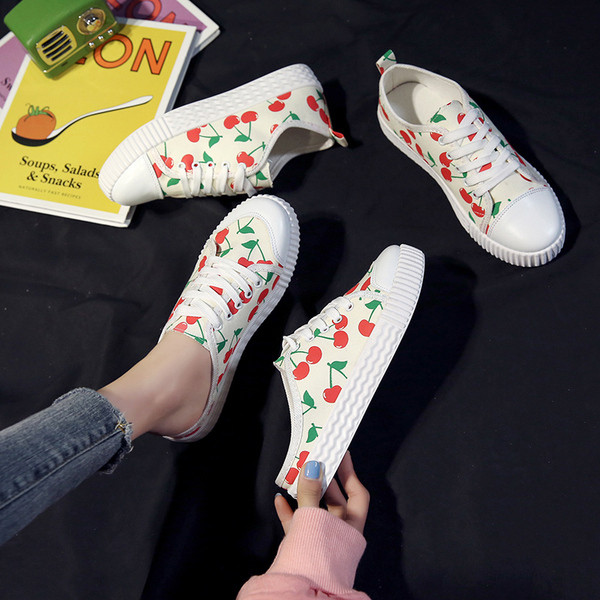 Tavaszi női tornacipő fehér színben, mintával - két modell