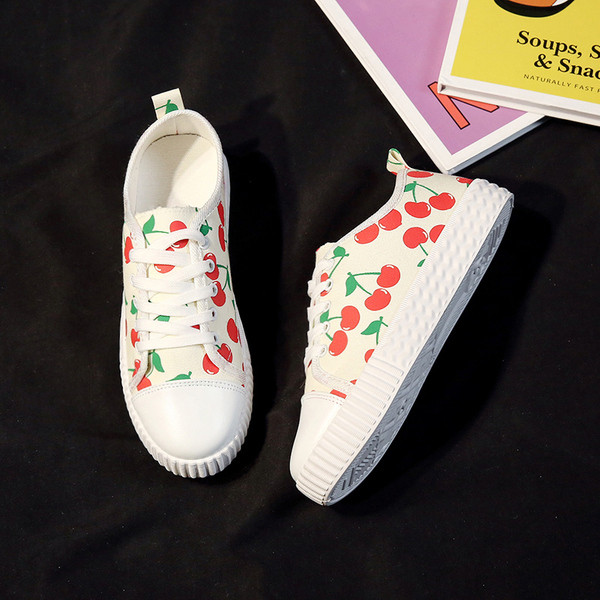 Tavaszi női tornacipő fehér színben, mintával - két modell