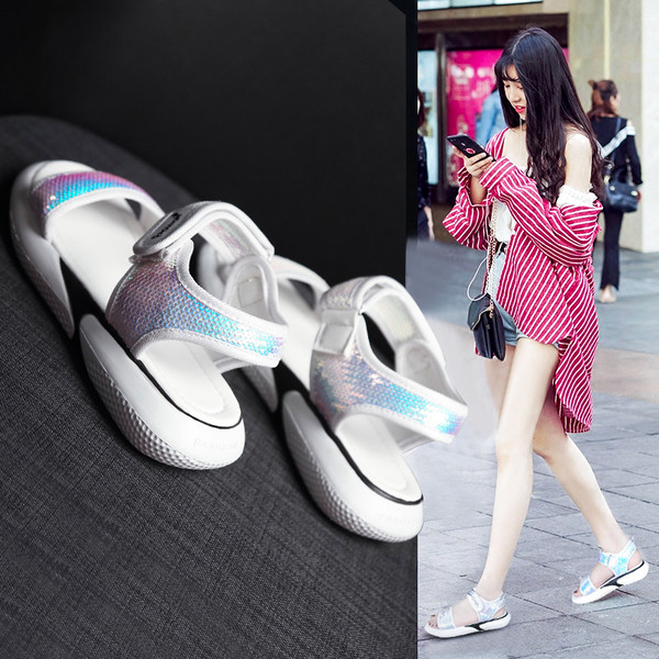 Fényes hatású sport-alkalmi női szandál két színben