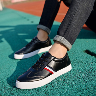 Μοντέρνα ανδρικά έκο δερμάτινα αθλητικά παπούτσια με κεντήματα σε άσπρο και μαύρο χρώμα