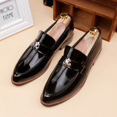 Κομψά ανδρικά μοκασίνια με μεταλλικά στοιχεία σε διάφορα χρώματα