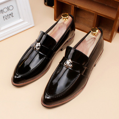 Κομψά ανδρικά μοκασίνια με μεταλλικά στοιχεία σε διάφορα χρώματα