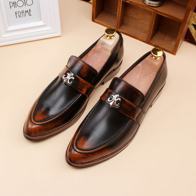 Κομψά ανδρικά μοκασίνια με μεταλλικά στοιχεία σε διάφορα χρώματα