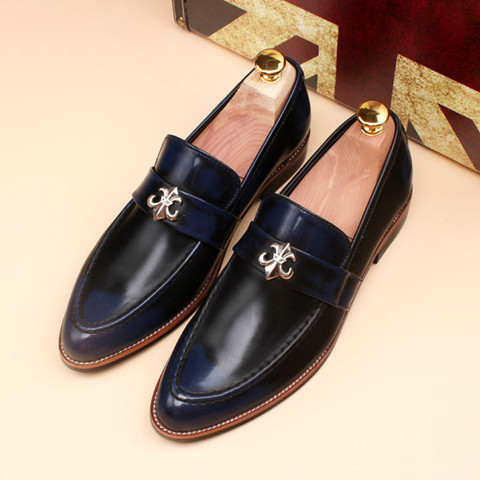 Κομψά ανδρικά μοκασίνια με μεταλλικά στοιχεία σε διάφορα χρώματα