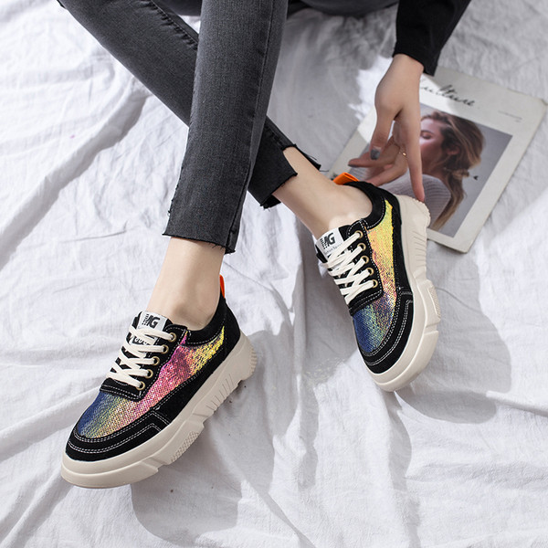 Μοντέρνα γυναικεία πάνινα παπούτσια με πούλιες σε τρία χρώματα