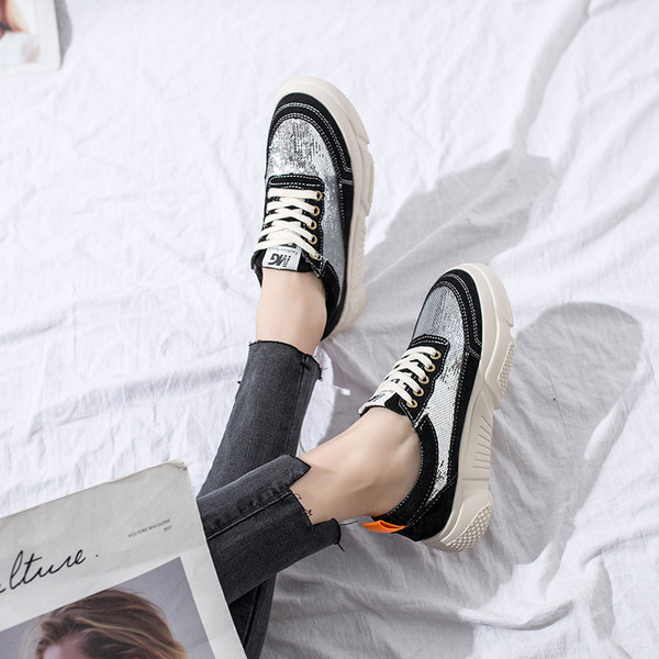 Μοντέρνα γυναικεία πάνινα παπούτσια με πούλιες σε τρία χρώματα