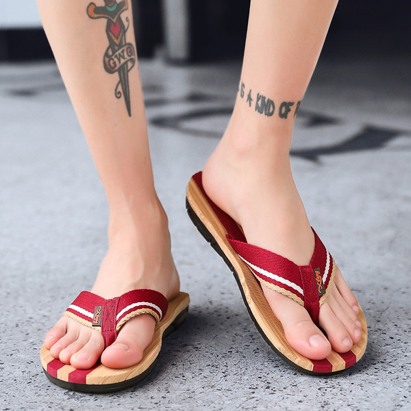 Férfi hétköznapi papucs három színben, lapos talppal