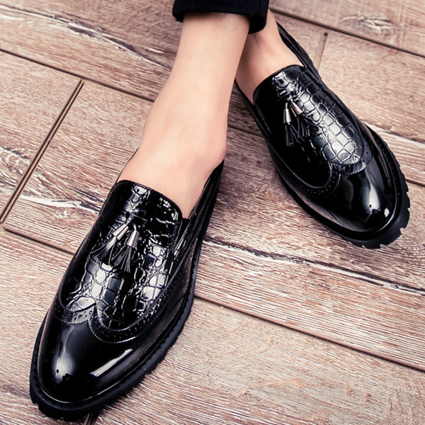 Μοντέρνα ανδρικά μοκασίνια με μεταλλικό στοιχείο σε τρία χρώματα