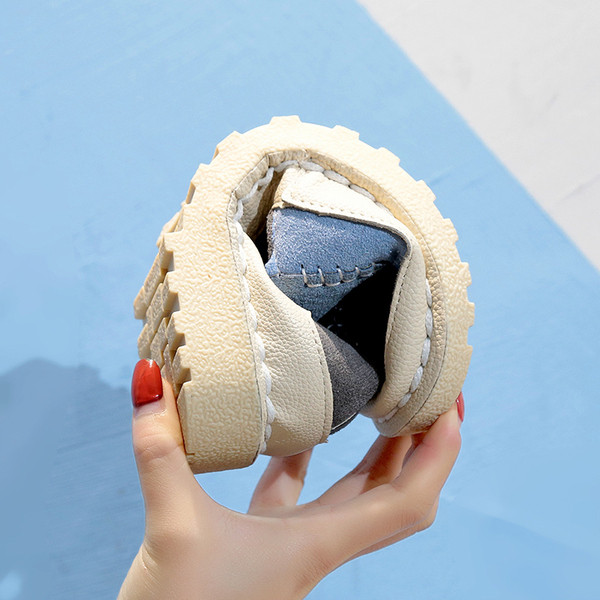 Öko velúrból készült modern női mokaszinok többféle színben