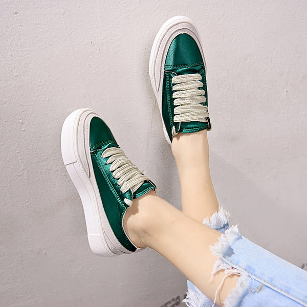 Κομψά γυναικεία πάνινα παπούτσια με πράσινο, λευκό και ροζ χρώμα με δεσμούς