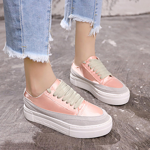 Κομψά γυναικεία πάνινα παπούτσια με πράσινο, λευκό και ροζ χρώμα με δεσμούς