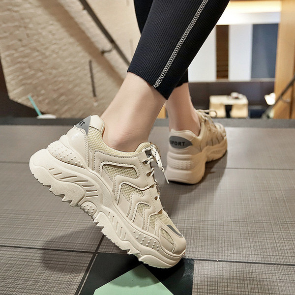 Sport és alkalmi női tornacipő fehér és bézs színben