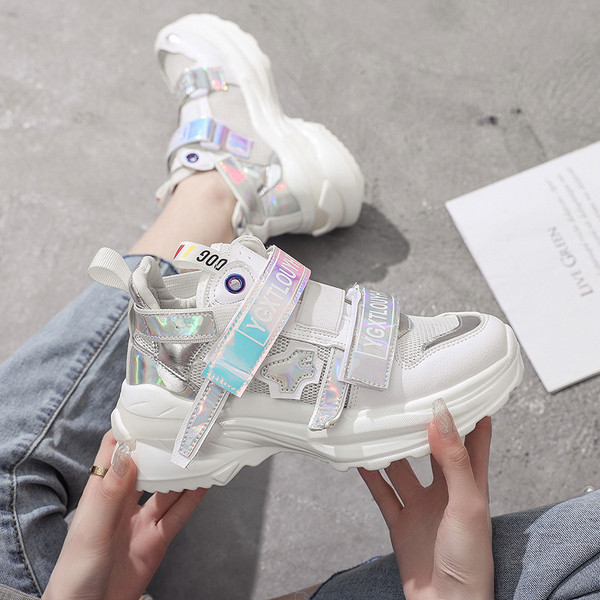 ÚJ Modern női tornacipő durva talppal, két színben