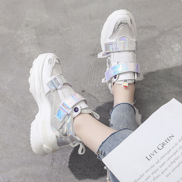 ÚJ Modern női tornacipő durva talppal, két színben