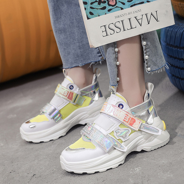 ÚJ Modern női tornacipő durva talppal, két színben