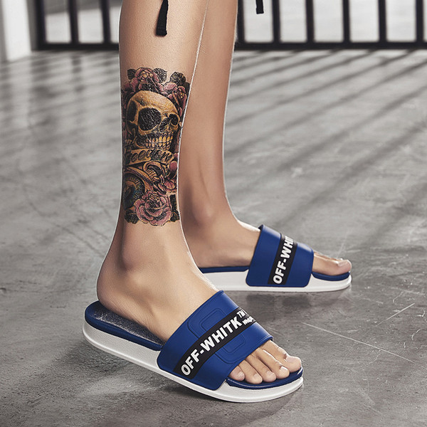 Μοντέρνες  ανδρικές παντόφλες  σε δύο χρώματα με επιγραφές